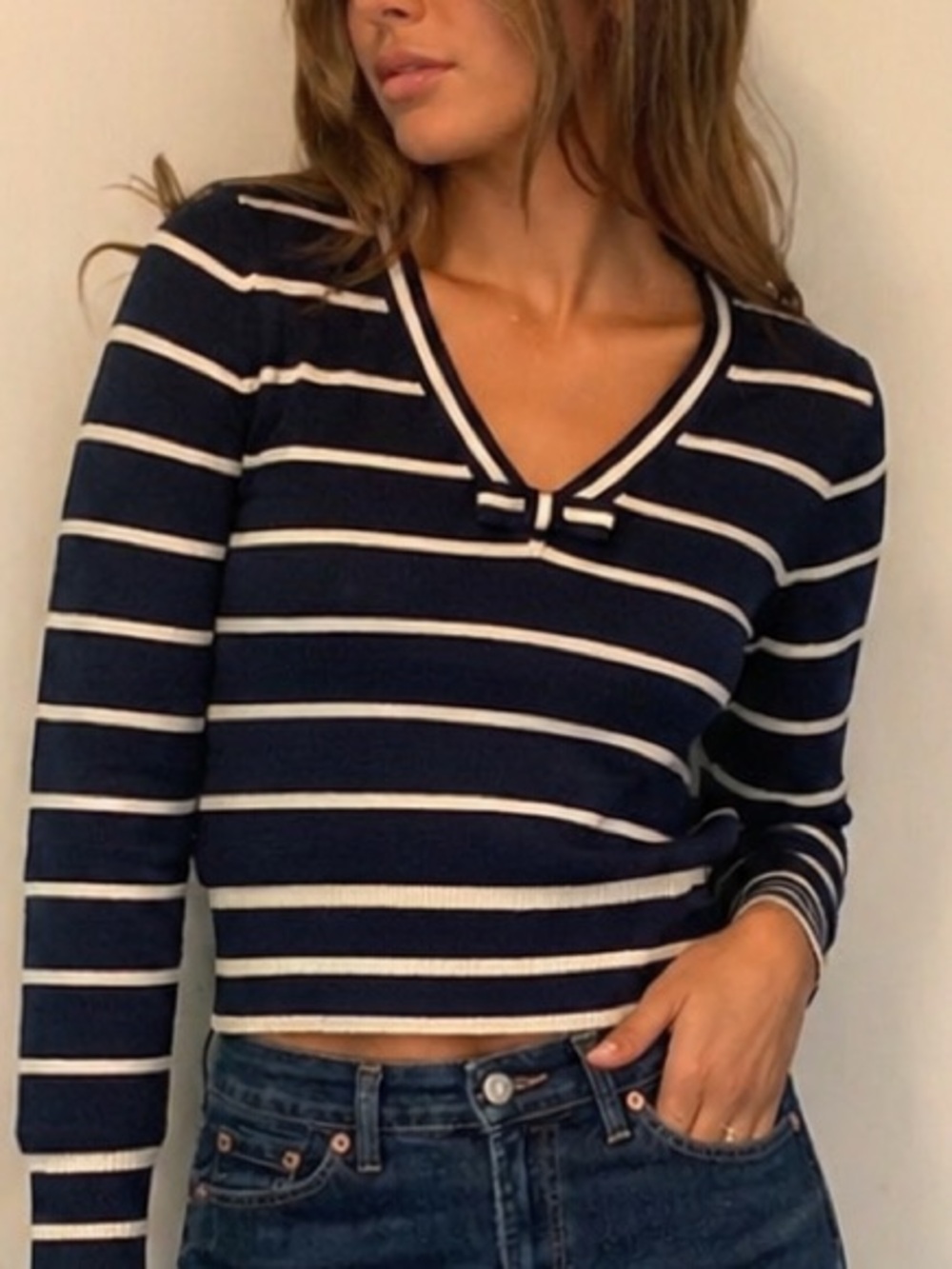 Jones of New York v necked pull on sweater, sz M, EUC, long sleeve, navy, stripe